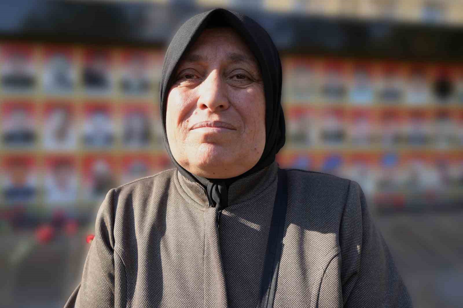 Şehit annelerinin evlat özlemi yürekleri dağladı: Fotoğraflarına bakıp dua ettiler
