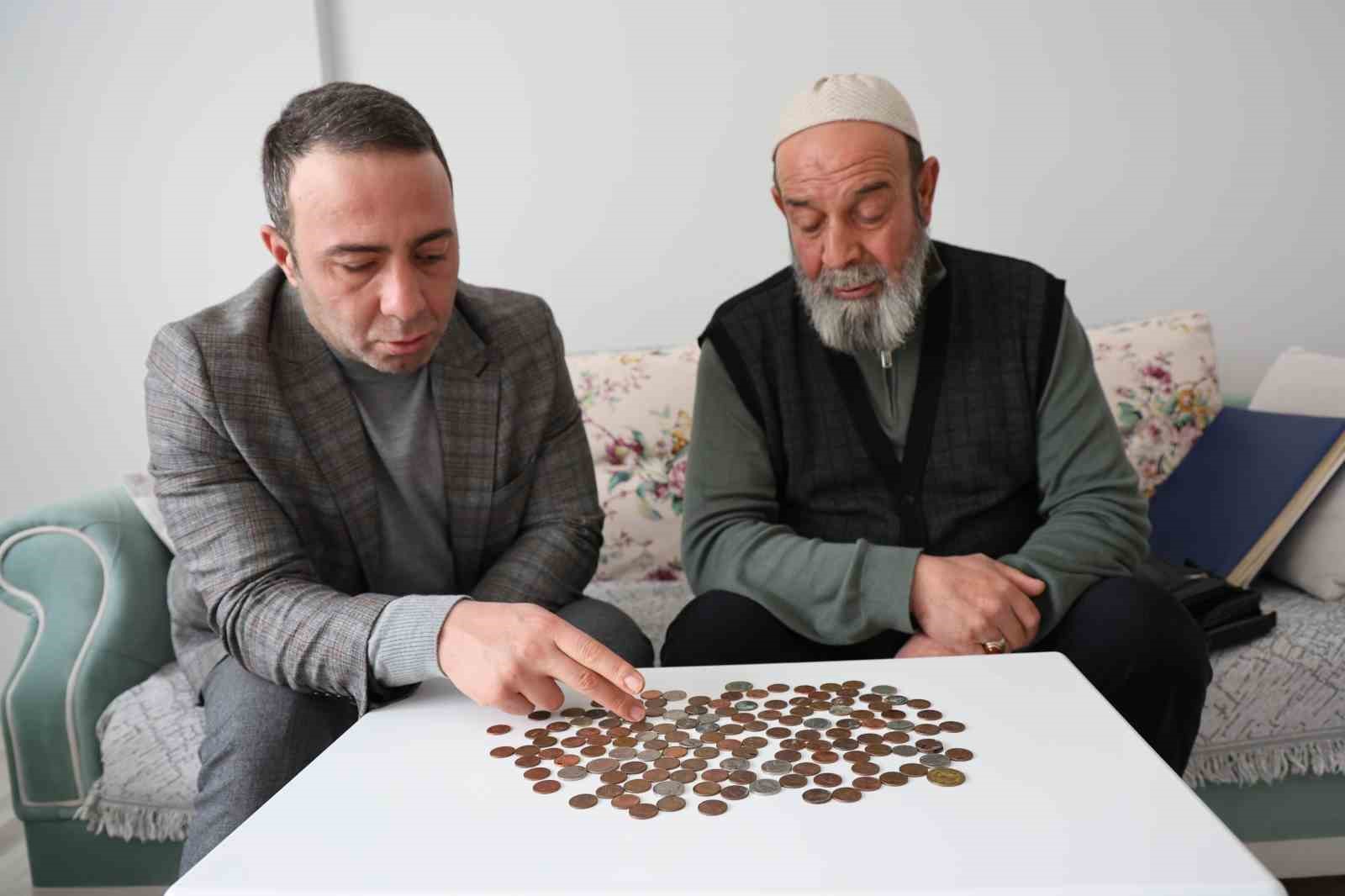 Şehit babası oğlundan kalan koleksiyona gözü gibi bakıyor
Şehit babası oğlundan kalan koleksiyona gözü gibi bakıyor