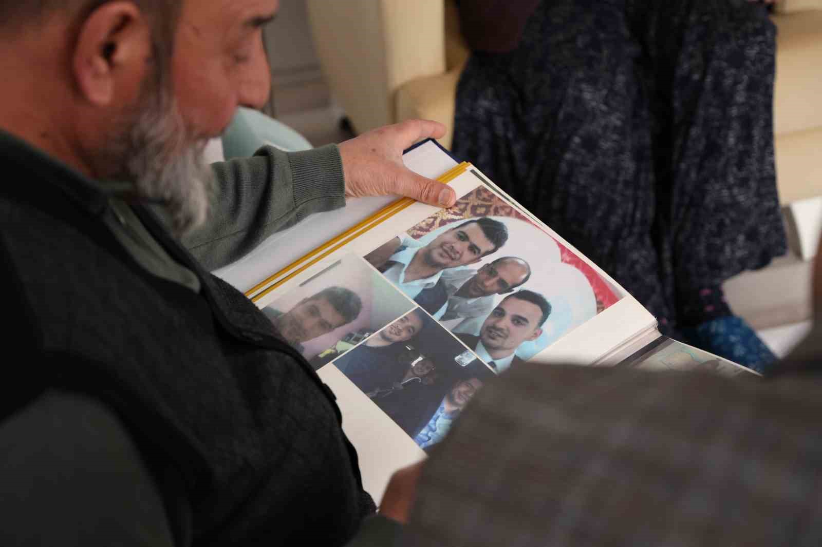 Şehit babası oğlundan kalan koleksiyona gözü gibi bakıyor
Şehit babası oğlundan kalan koleksiyona gözü gibi bakıyor