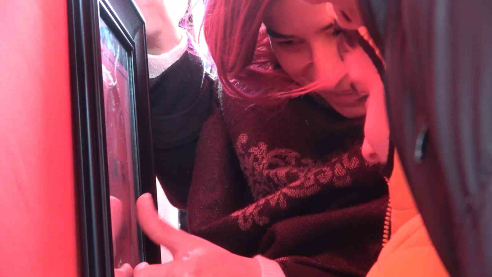 Şehit babaya son dokunuş: Yürek yakan veda
Şehit babaya son dokunuş: Yürek yakan veda