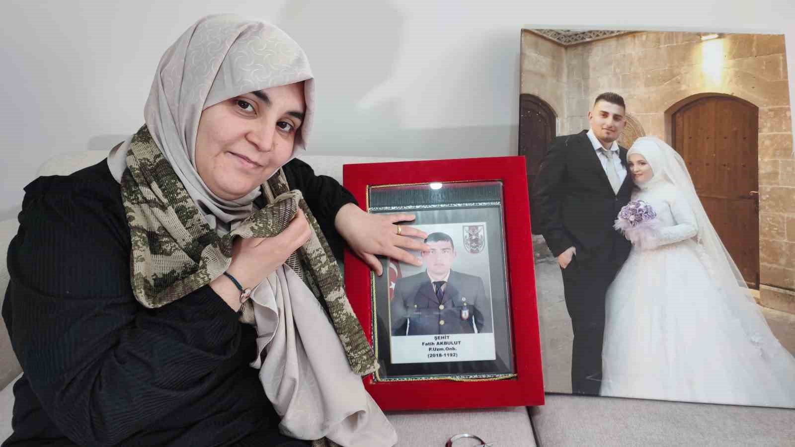 Şehit eşinden duygulandıran talep: "Eşimin adı yaşasın yeter"
