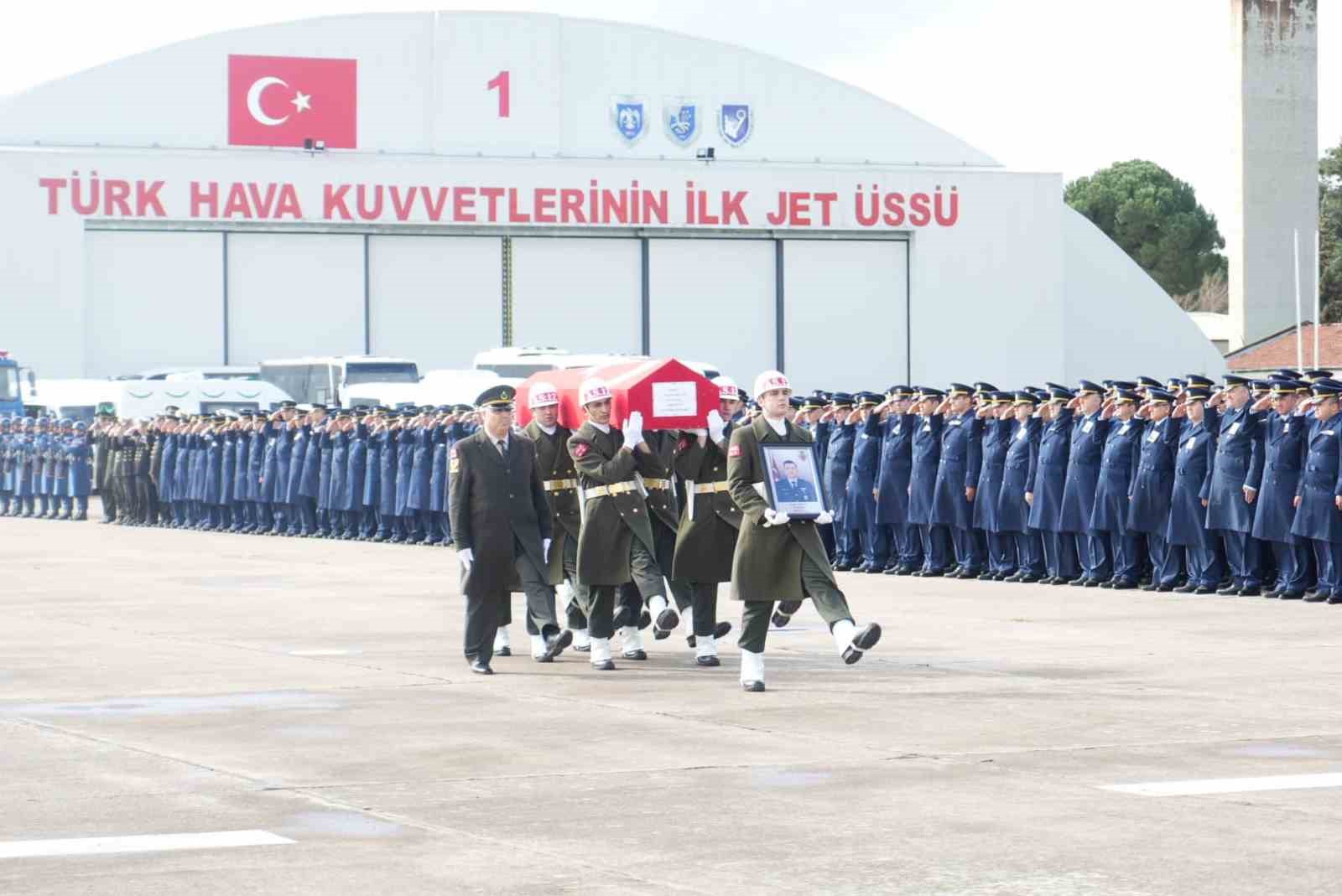 Şehit F-16 pilotunun cenazesi memleketine uğurlandı
