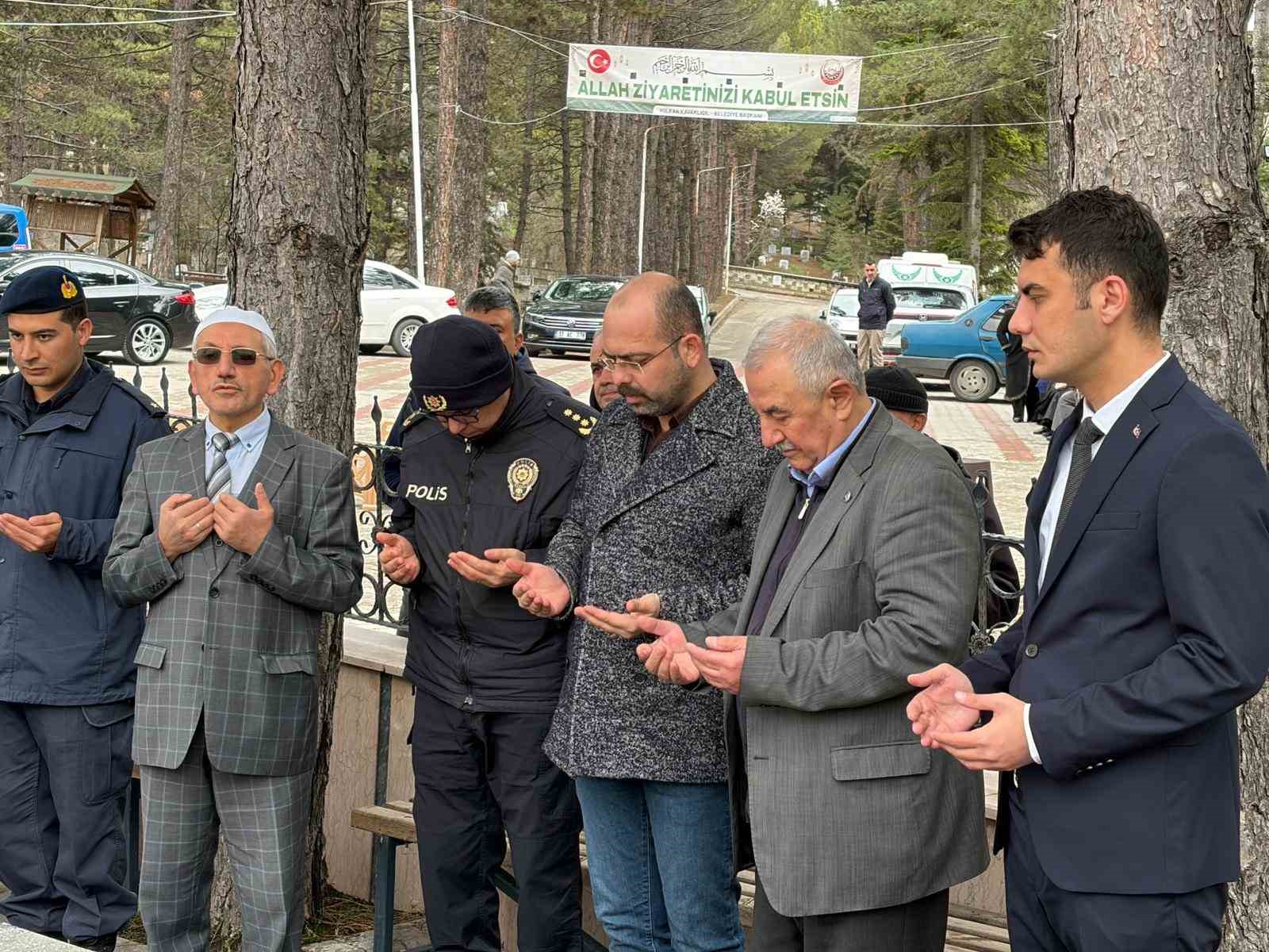 Şehit Hava Pilot Teğmen Yavuz Eracar kabri başında anıldı
