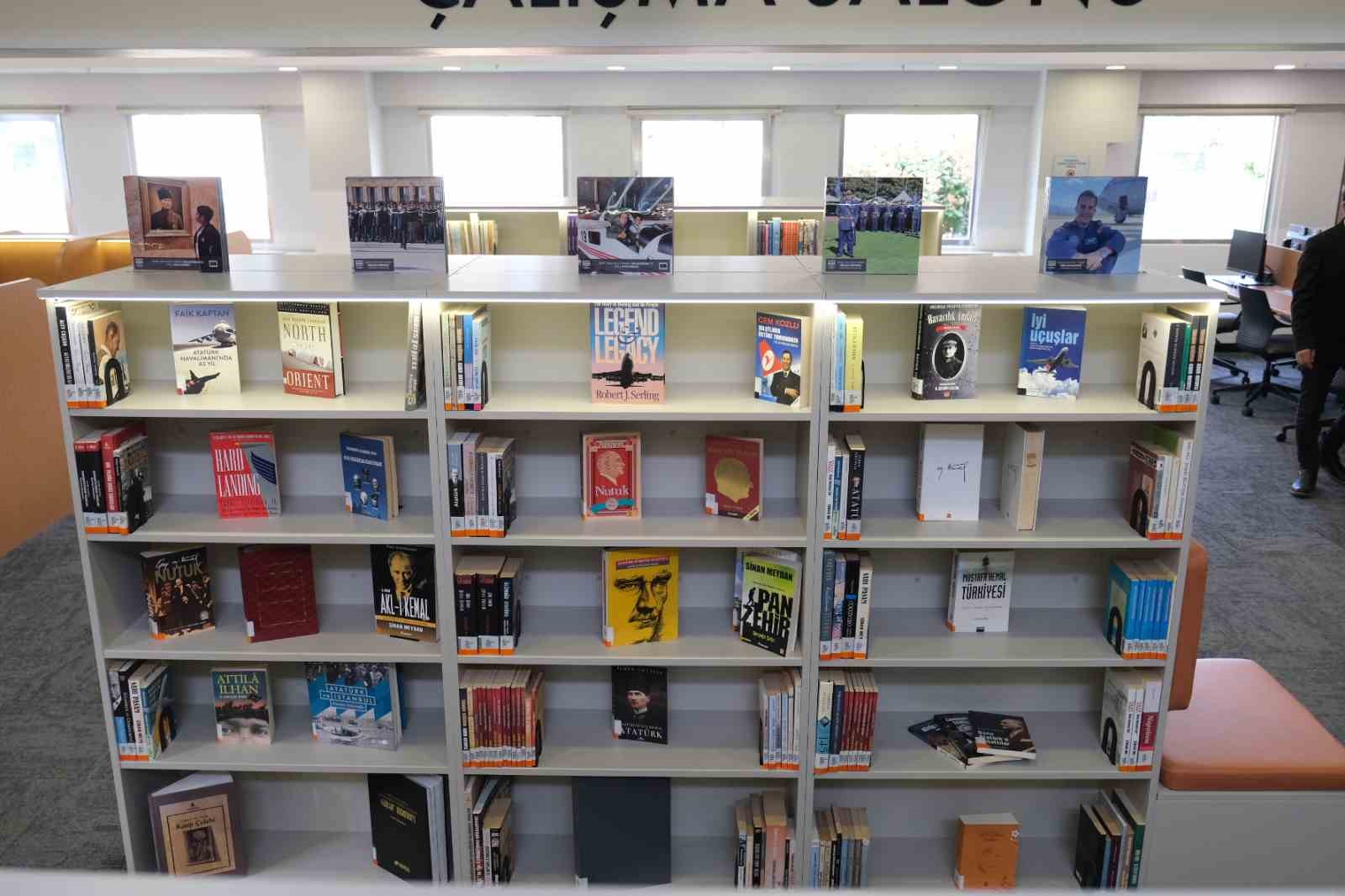 Şehit Hava Pilot Yarbay Gökhan Korkmaz anısına çalışma salonu açıldı
Şehit Hava Pilot Yarbay Gökhan Korkmaz anısına çalışma salonu açıldı