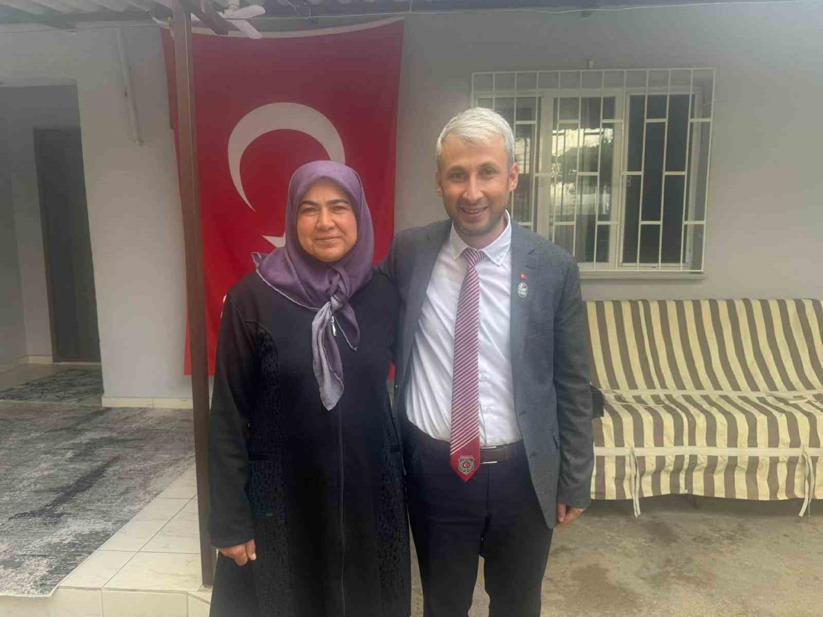 Şehit Mustafa Kozak’ın annesi Gülşen Kozak’ı duygulandıran ziyaret
