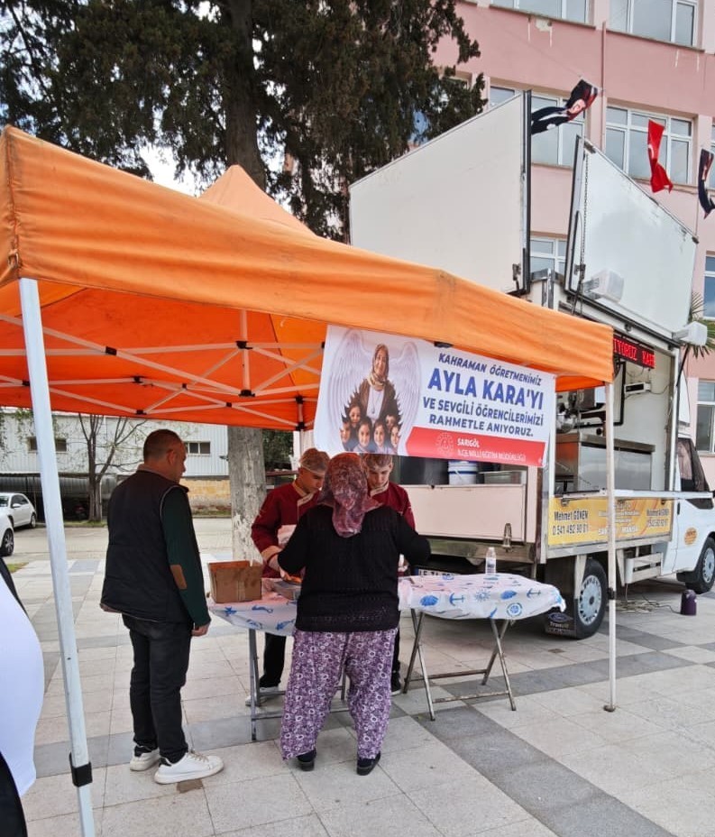 Şehit öğretmen ve öğrenciler için lokma hayrı
