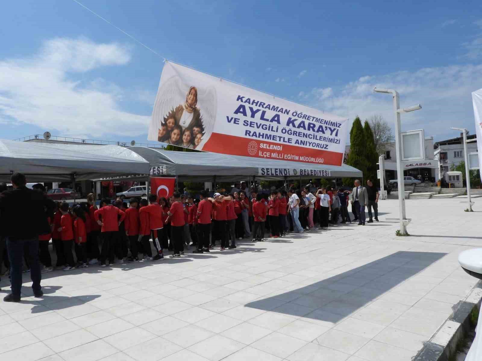 Şehit öğretmen ve öğrenciler için Selendi’de duygu dolu hayır
