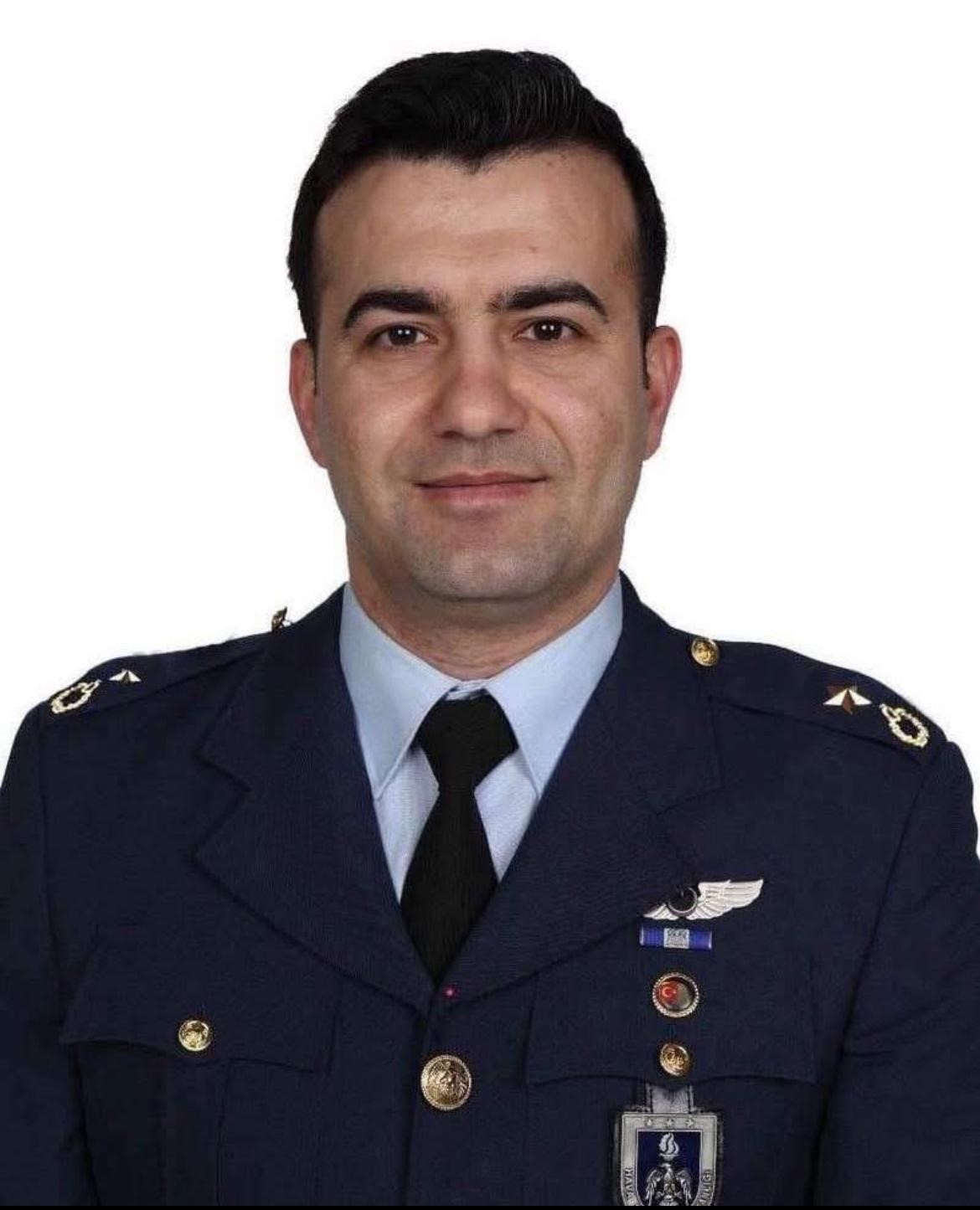 Şehit Pilot Binbaşı İbrahim Bolat İzmir’de son yolculuğuna uğurlandı
