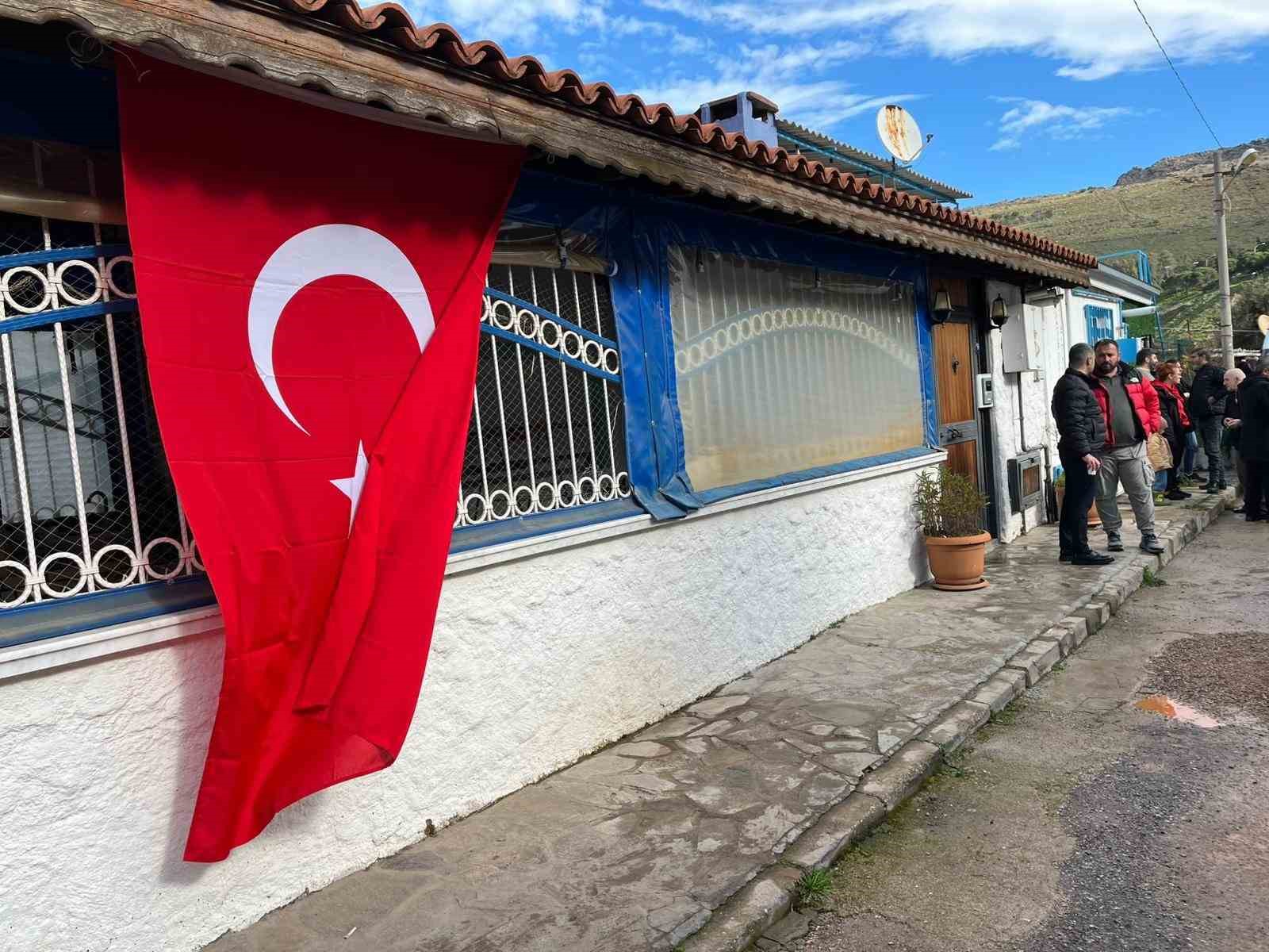 Şehit Pilot Binbaşı İbrahim Bolat İzmir’de son yolculuğuna uğurlandı
