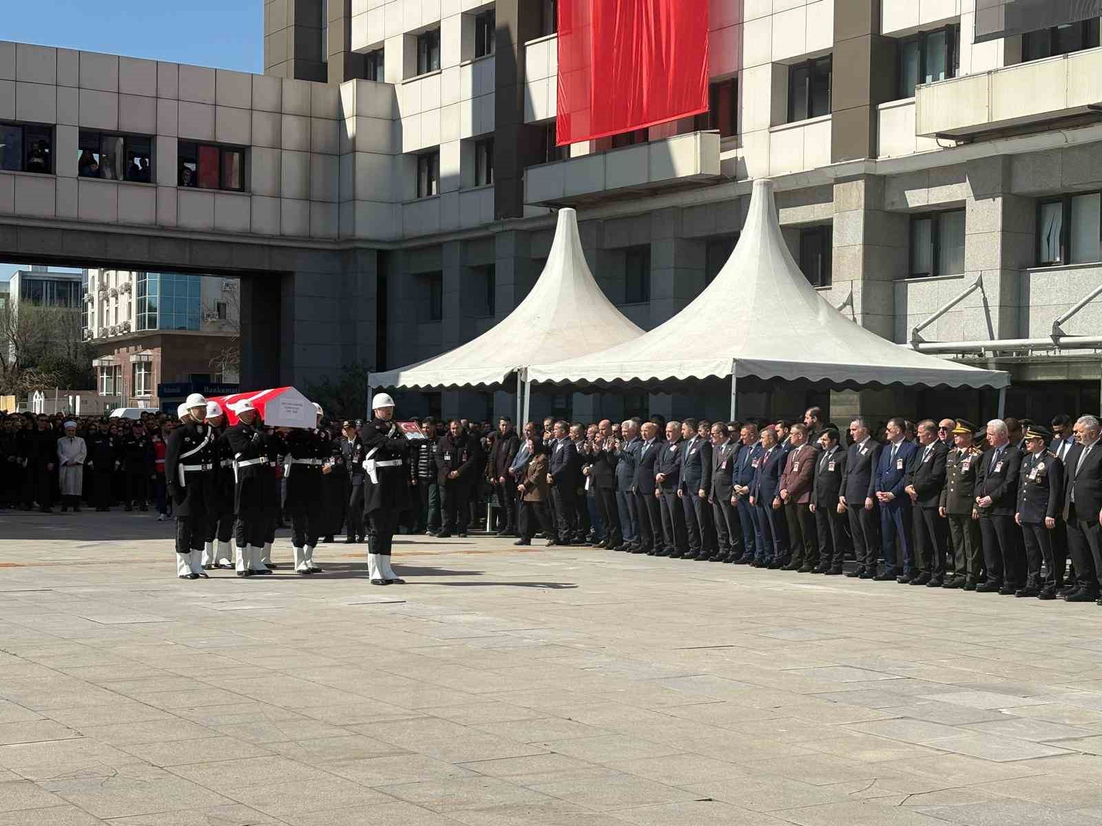 Şehit polis memuru Seçkin Yalçın için emniyette tören düzenlendi
