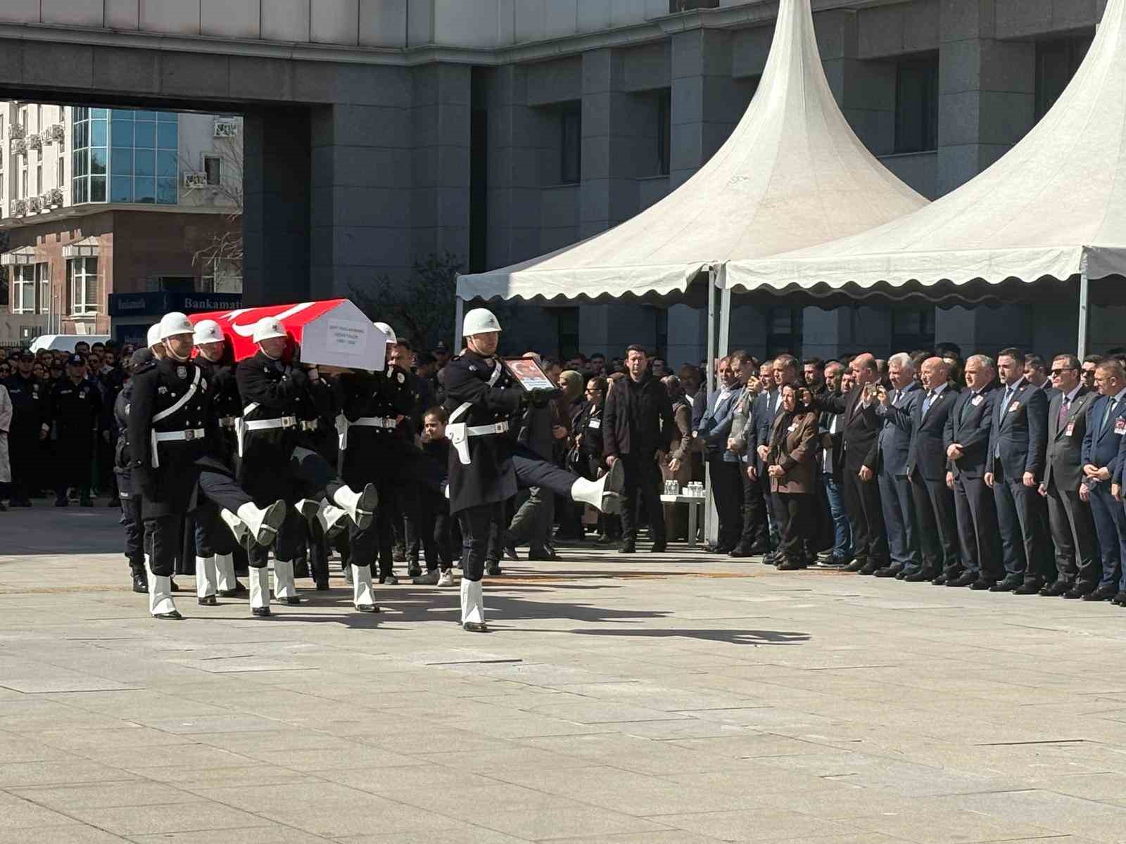 Şehit polis memuru Seçkin Yalçın için emniyette tören düzenlendi
