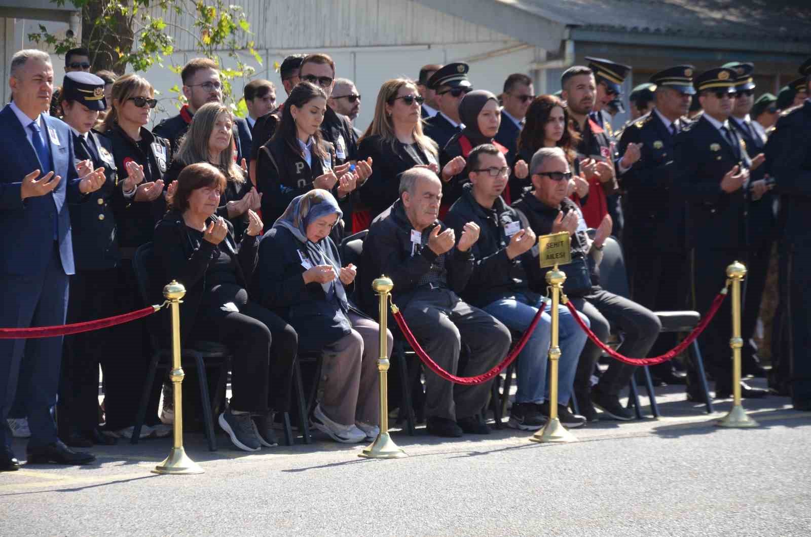 Şehit Polis Serkan Hızlı, İzmir’den dualarla uğurlandı
