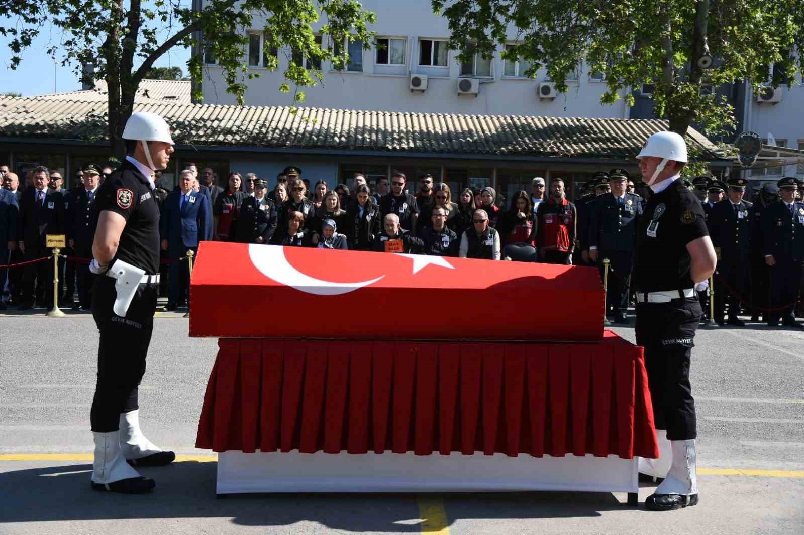 Şehit Polis Serkan Hızlı, İzmir’den dualarla uğurlandı
