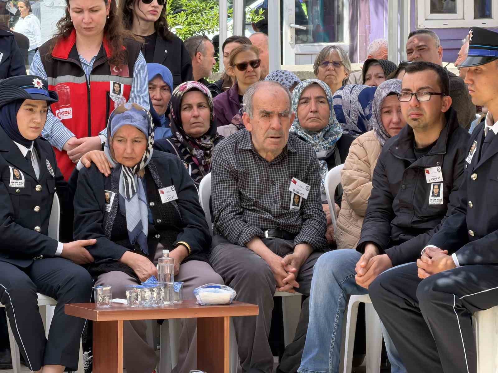 Şehit polisin cenazesinde gözyaşları sel oldu
