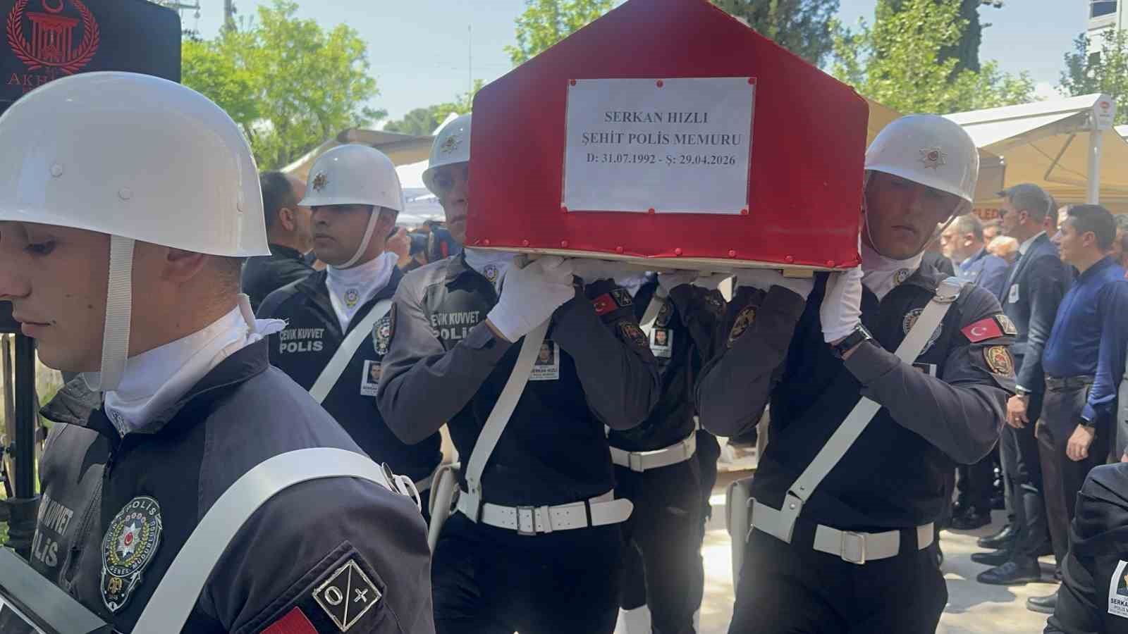 Şehit polisin cenazesinde gözyaşları sel oldu
