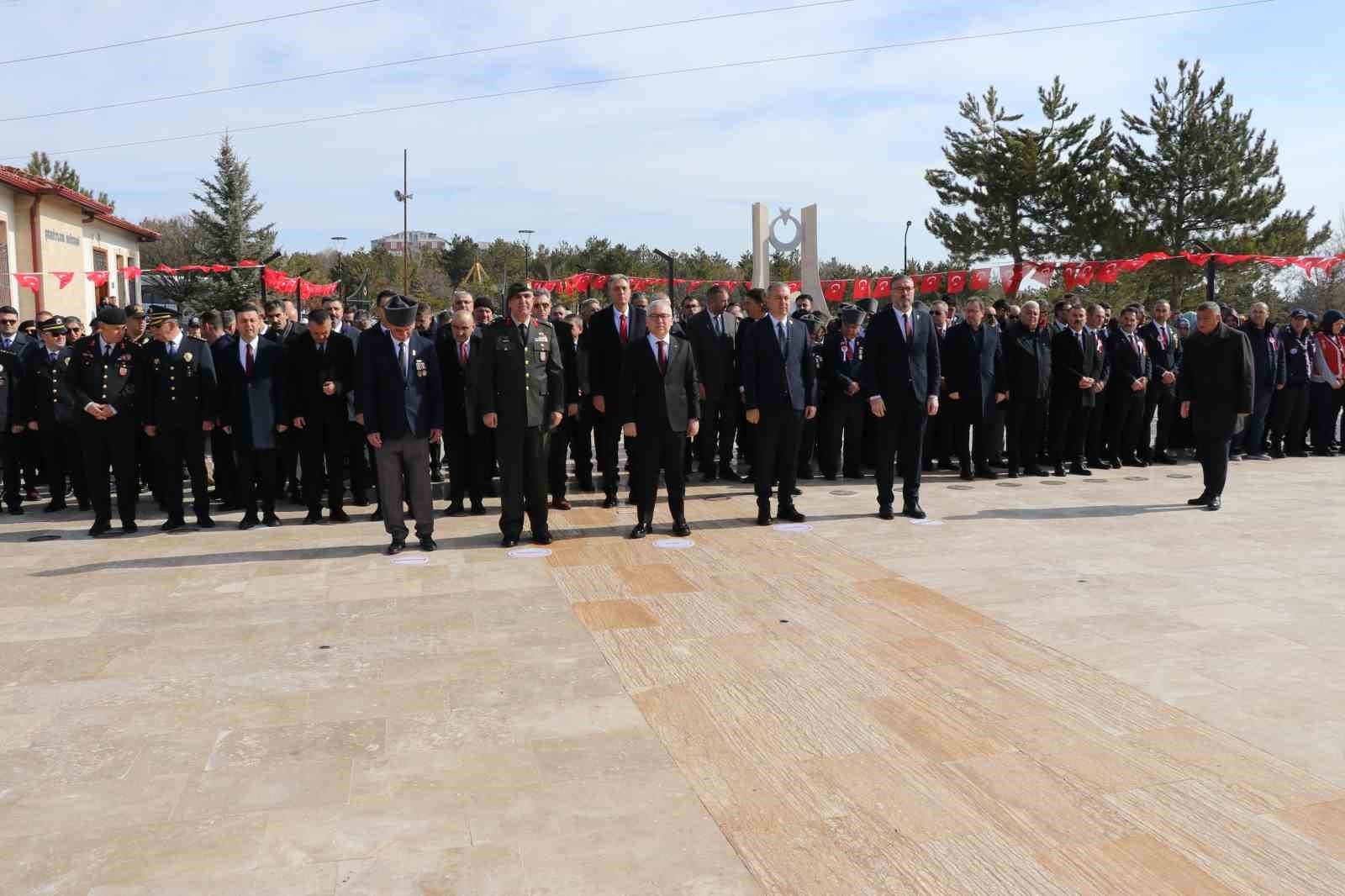 Şehit ve gazi yakınlarının yaptığı el emeği tablolar sergilendi
