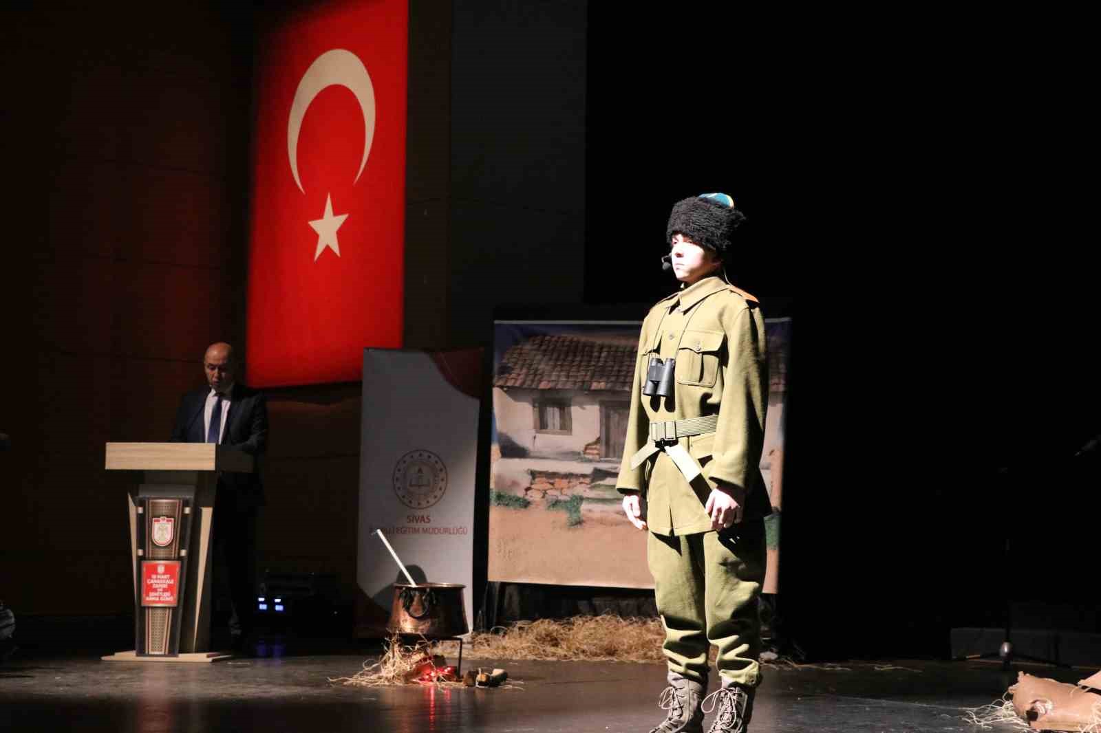 Şehit ve gazi yakınlarının yaptığı el emeği tablolar sergilendi
