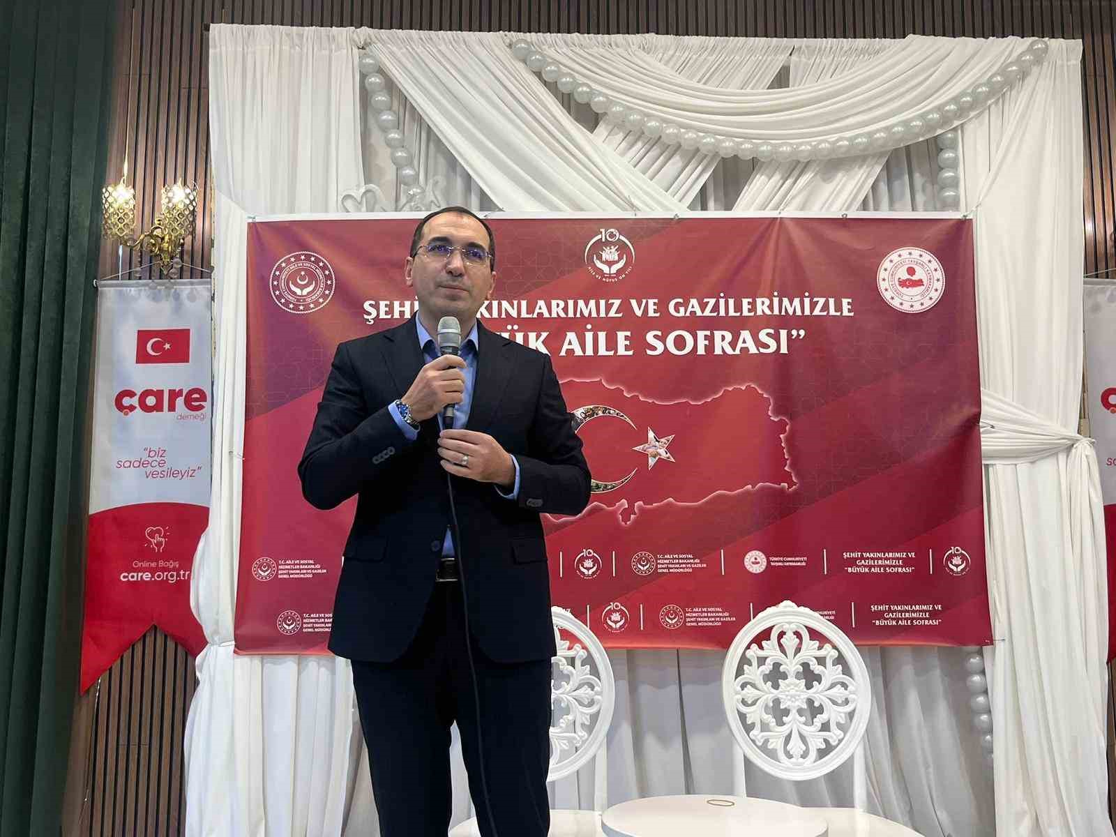 Şehit yakınları ve gaziler gönül sofrasında buluştu
Şehit yakınları ve gaziler gönül sofrasında buluştu