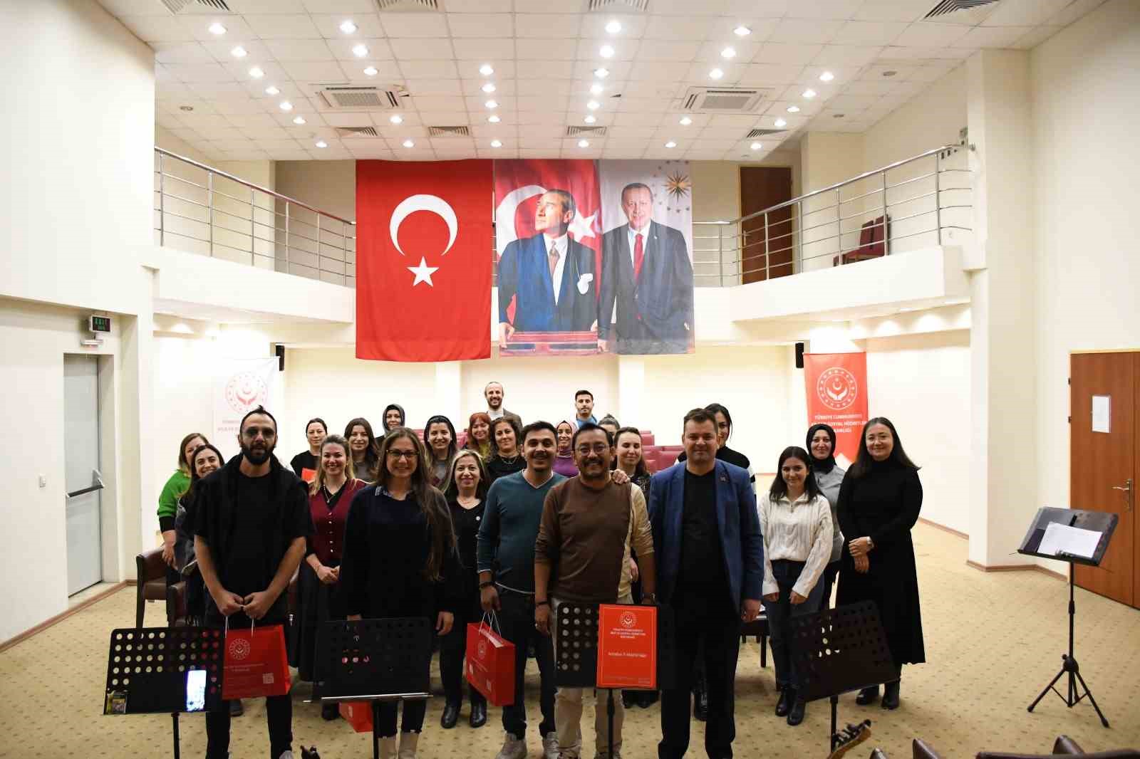 Şehit yakınları ve gaziler için "Ay Yıldız" korosu kuruldu
