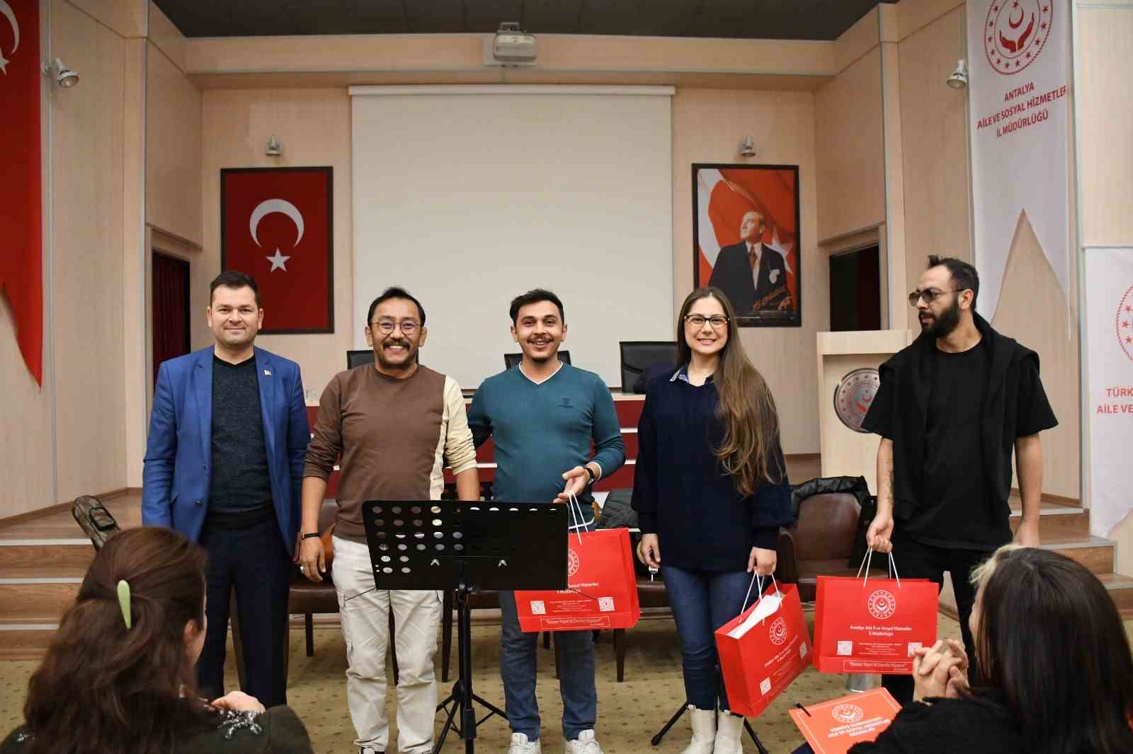 Şehit yakınları ve gaziler için "Ay Yıldız" korosu kuruldu
