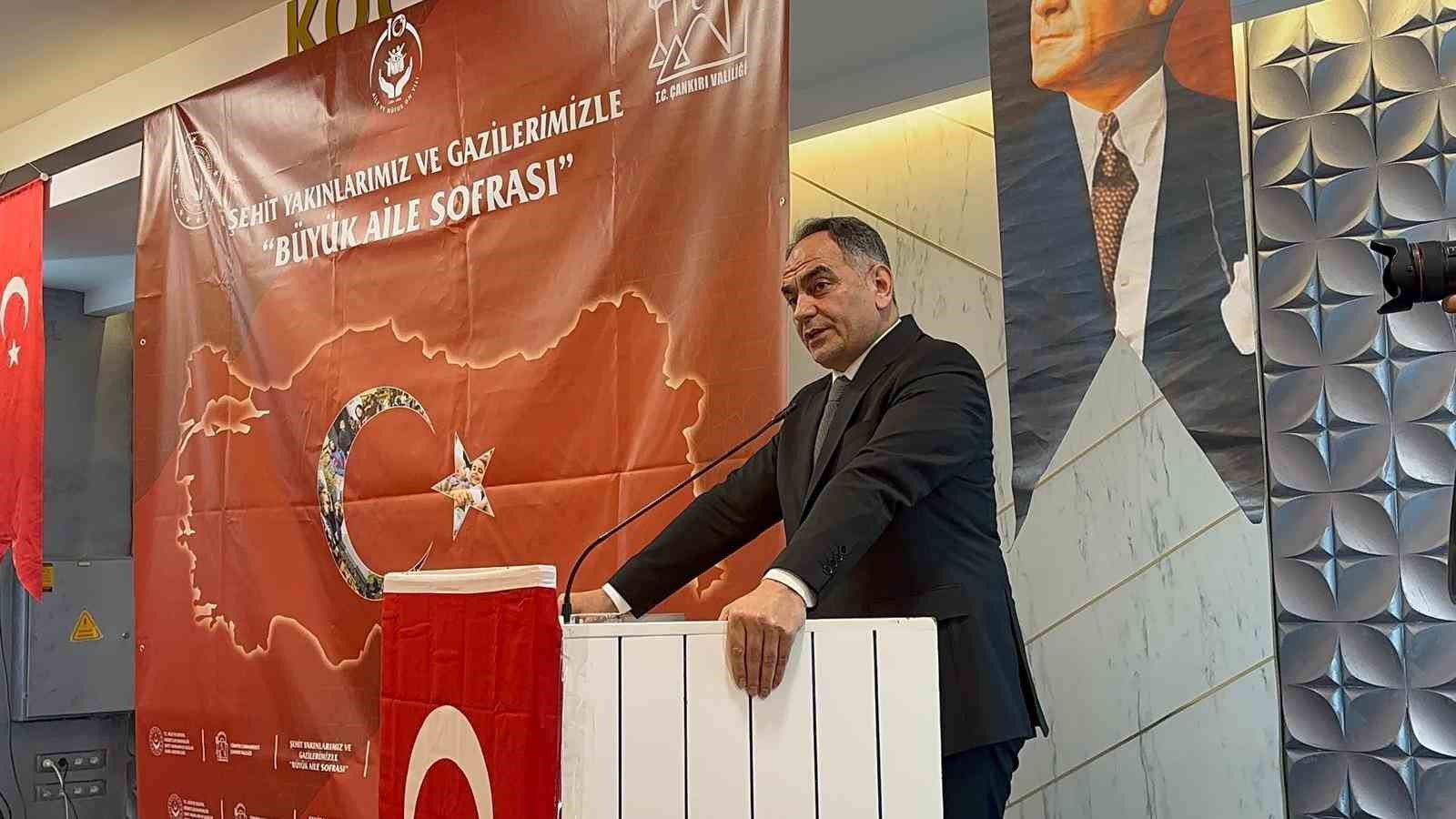 Şehit yakınları ve gaziler iftar sofrasında buluştu
Şehit yakınları ve gaziler iftar sofrasında buluştu