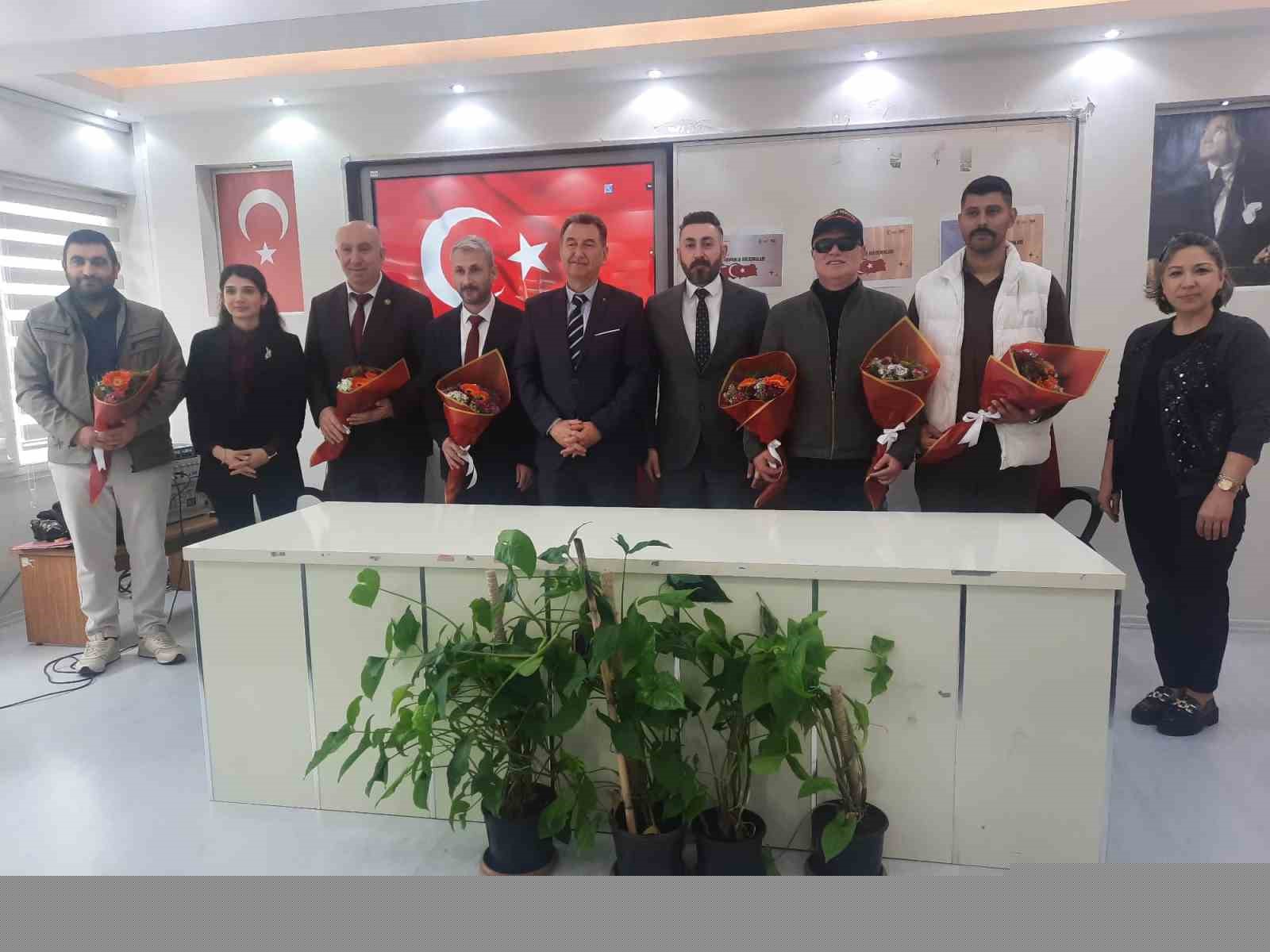 Şehit yakınları ve gaziler Manisa Lisesi’nde gençlerle buluştu
