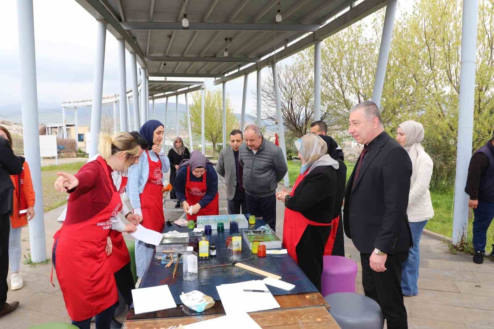 Şehit yakınları ve gaziler, Perre Antik Kenti’nde ebru sanatıyla buluştu
