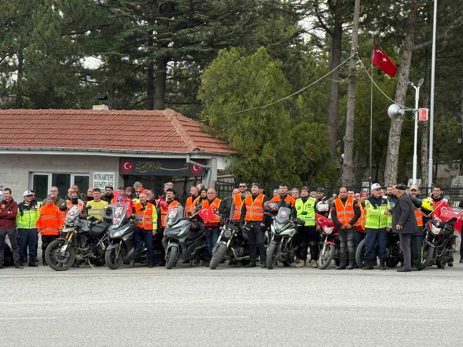 Şehit yüzbaşının kayıp mezarını buldular
