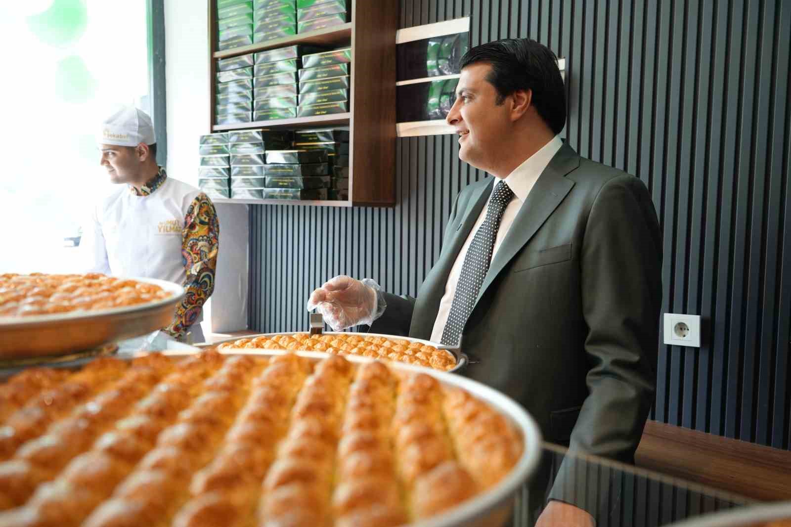 Şehitkamil Belediyesi uygun fiyatlı baklava üretip satarak her ay bir şehit yakınına ev alacak
