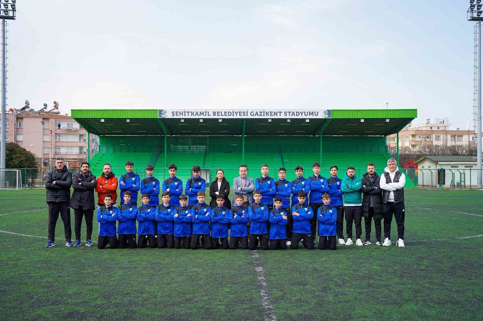 Şehitkamil Belediyespor U14 Takımı Türkiye Şampiyonası için Şanlıurfa’ya uğurlandı
