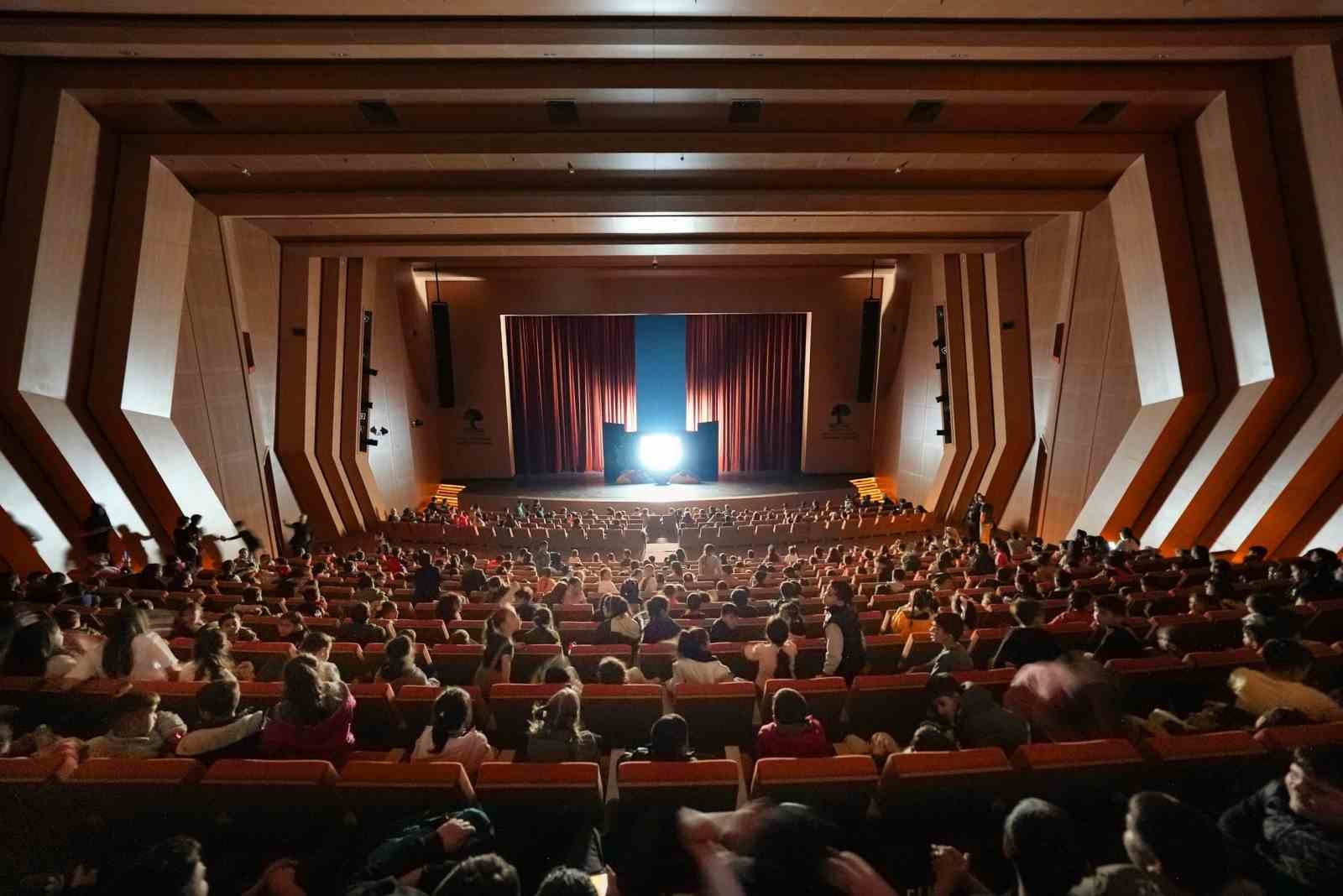 Şehitkamil’de çocuklar tiyatro ile buluşuyor
