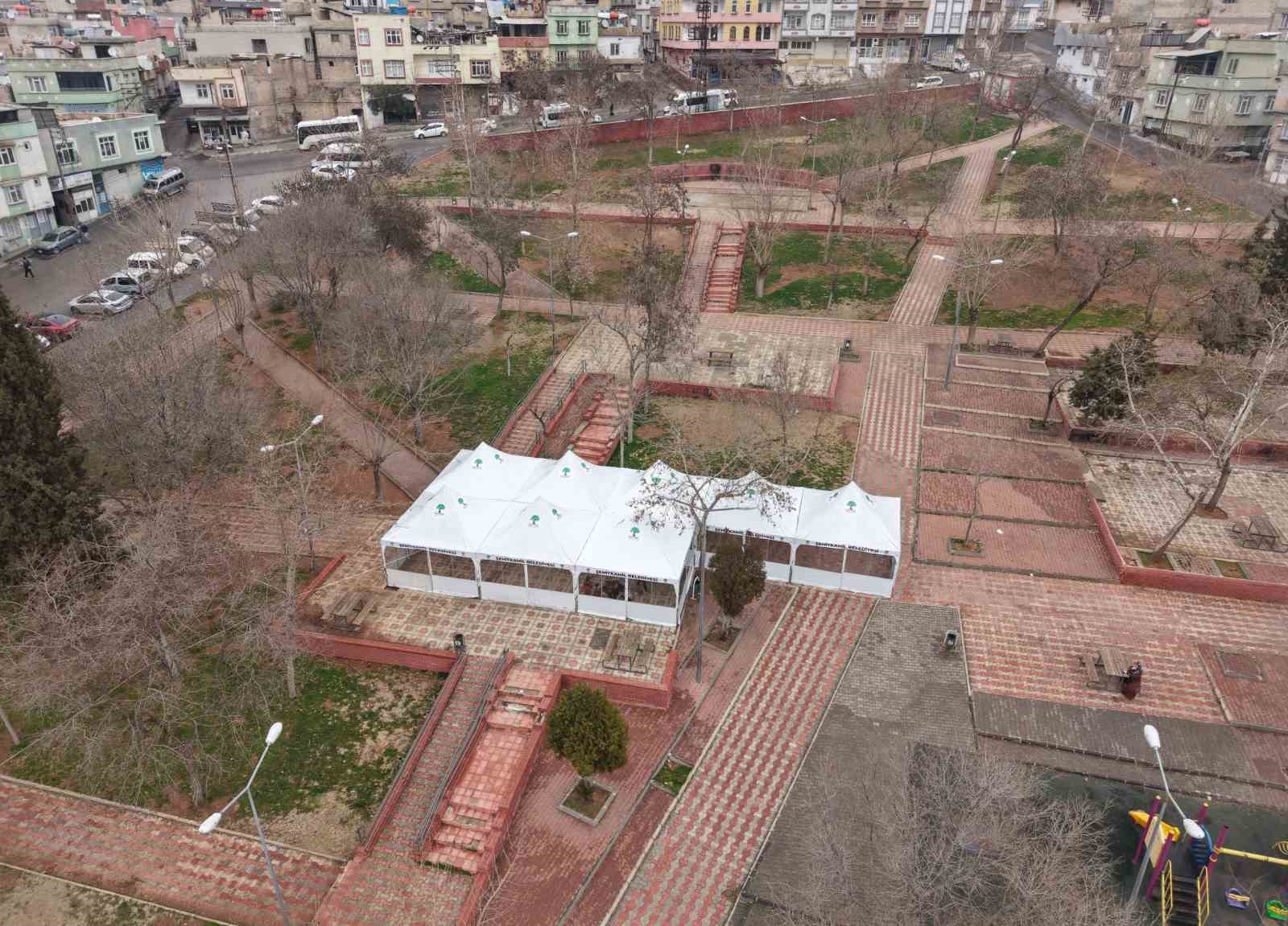 Şehitkamil’de Ramazan bereketi sofralara taşınıyor
Şehitkamil’de Ramazan bereketi sofralara taşınıyor