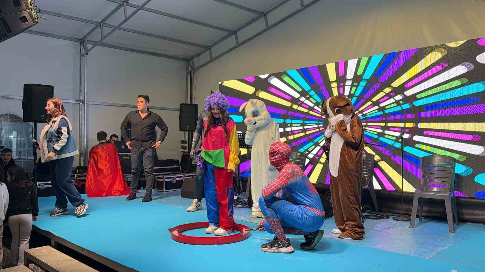 Şehitkamil’de Ramazan coşkusu ay boyunca sürecek
Şehitkamil’de Ramazan coşkusu ay boyunca sürecek