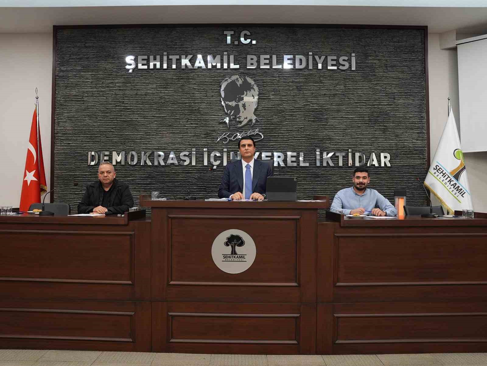 Şehitkamil’de yılın ilk meclis toplantısı yapıldı
Şehitkamil’de yılın ilk meclis toplantısı yapıldı