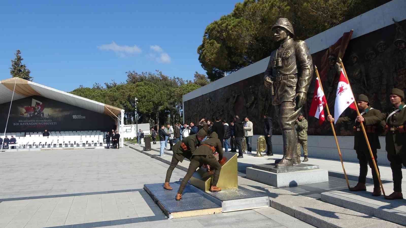 Şehitler Abidesi’nde 18 Mart tören hazırlıkları devam ediyor
Şehitler Abidesi’nde 18 Mart tören hazırlıkları devam ediyor