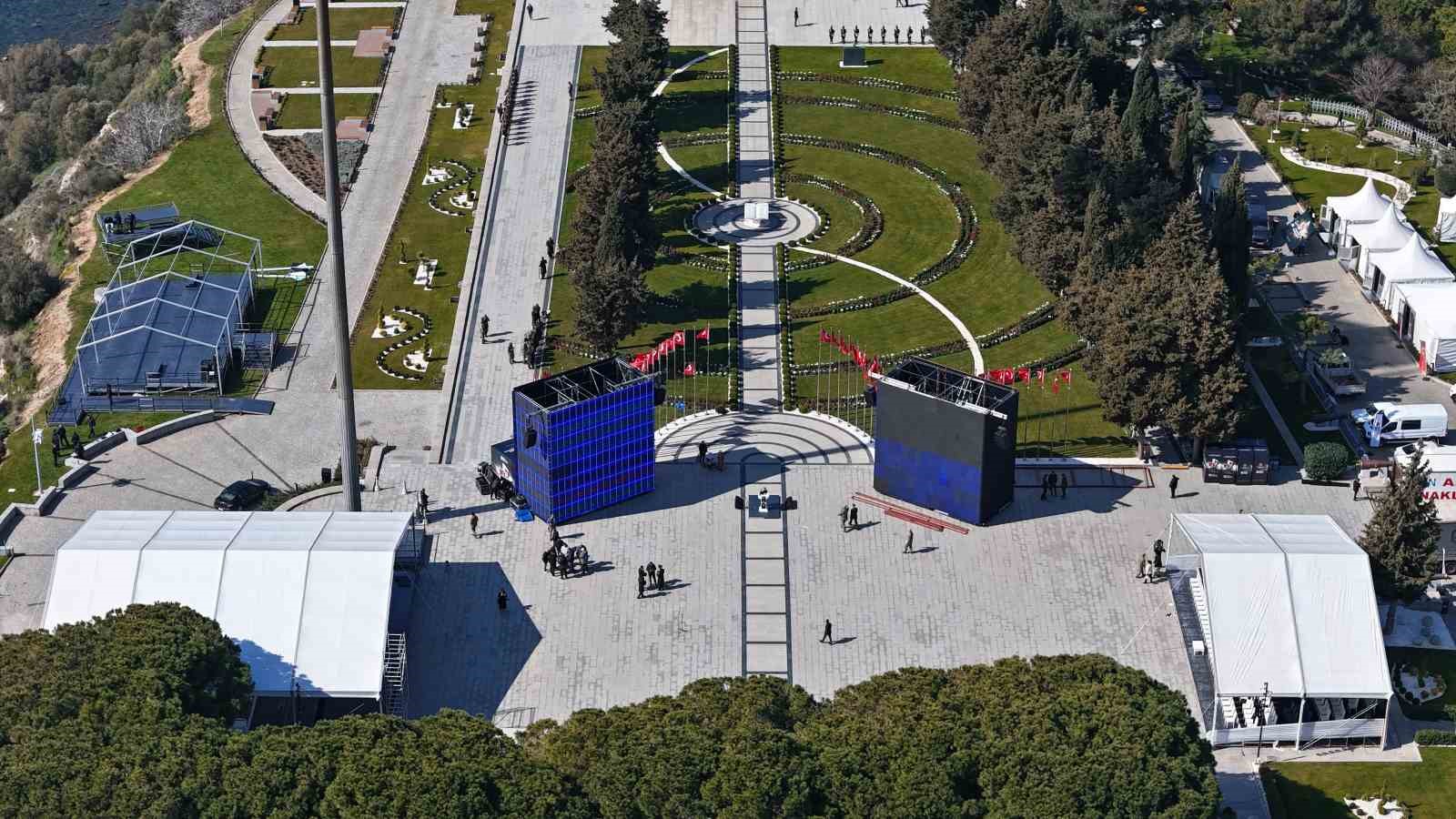 Şehitler Abidesi’nde 18 Mart tören hazırlıkları devam ediyor
Şehitler Abidesi’nde 18 Mart tören hazırlıkları devam ediyor