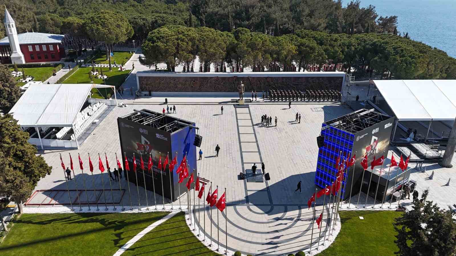 Şehitler Abidesi’nde 18 Mart tören hazırlıkları devam ediyor
Şehitler Abidesi’nde 18 Mart tören hazırlıkları devam ediyor