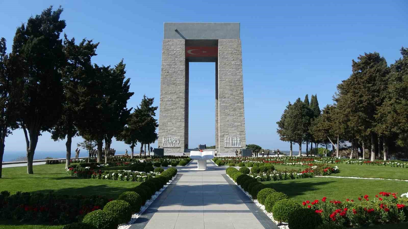 Şehitler Abidesi’nde 18 Mart tören hazırlıkları devam ediyor
Şehitler Abidesi’nde 18 Mart tören hazırlıkları devam ediyor