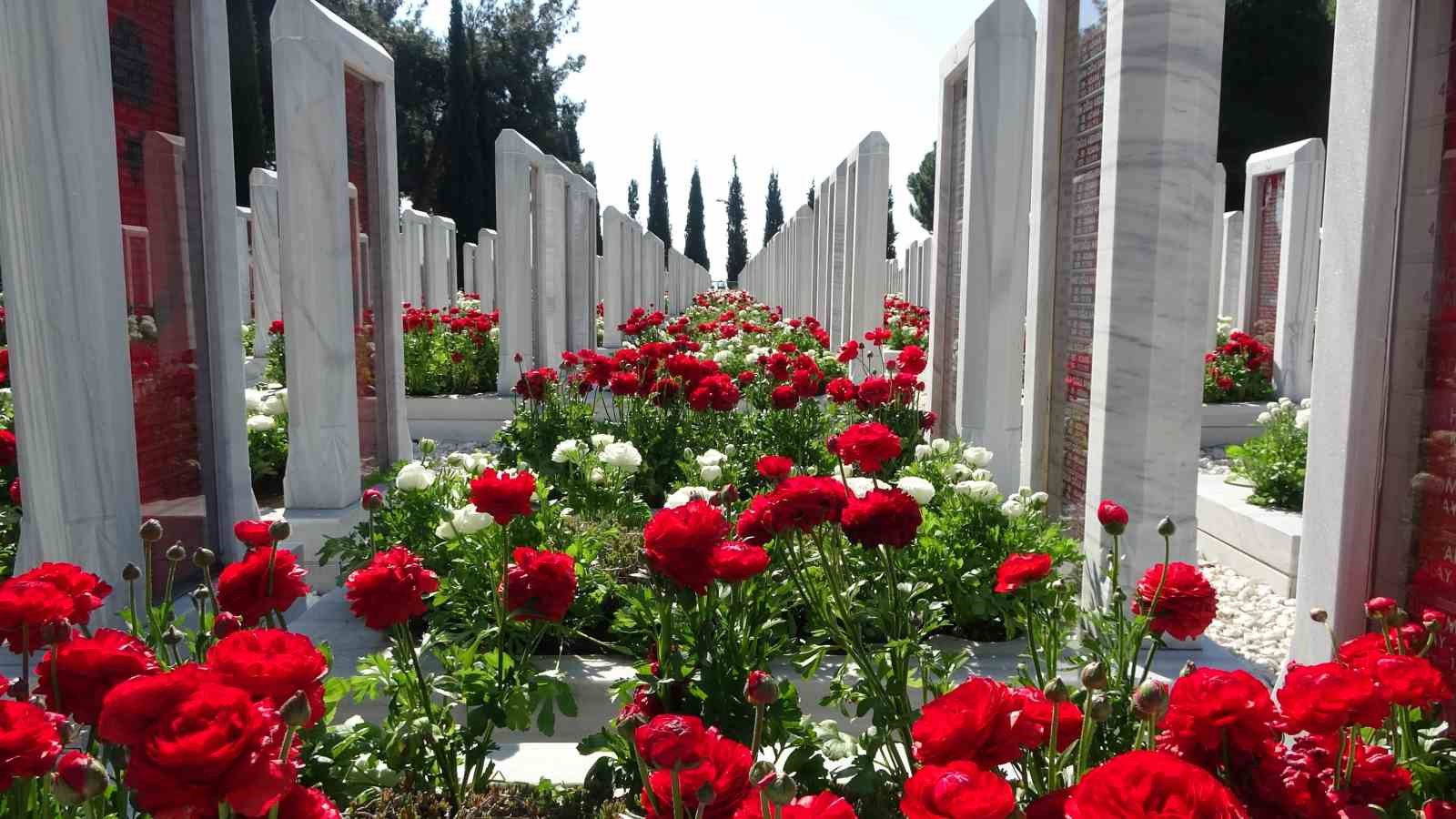 Şehitler Abidesi’nde 18 Mart tören hazırlıkları devam ediyor
Şehitler Abidesi’nde 18 Mart tören hazırlıkları devam ediyor