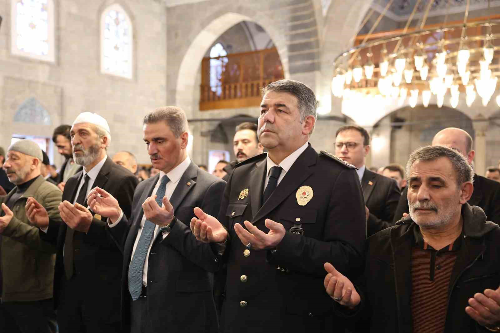 Şehitler polis haftasında dualarla anıldı
