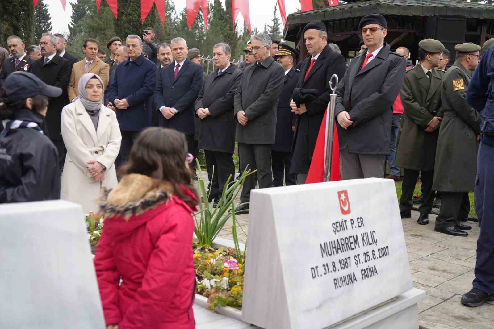 Şehitleri Anma Günü’nde anlamlı öpücük

