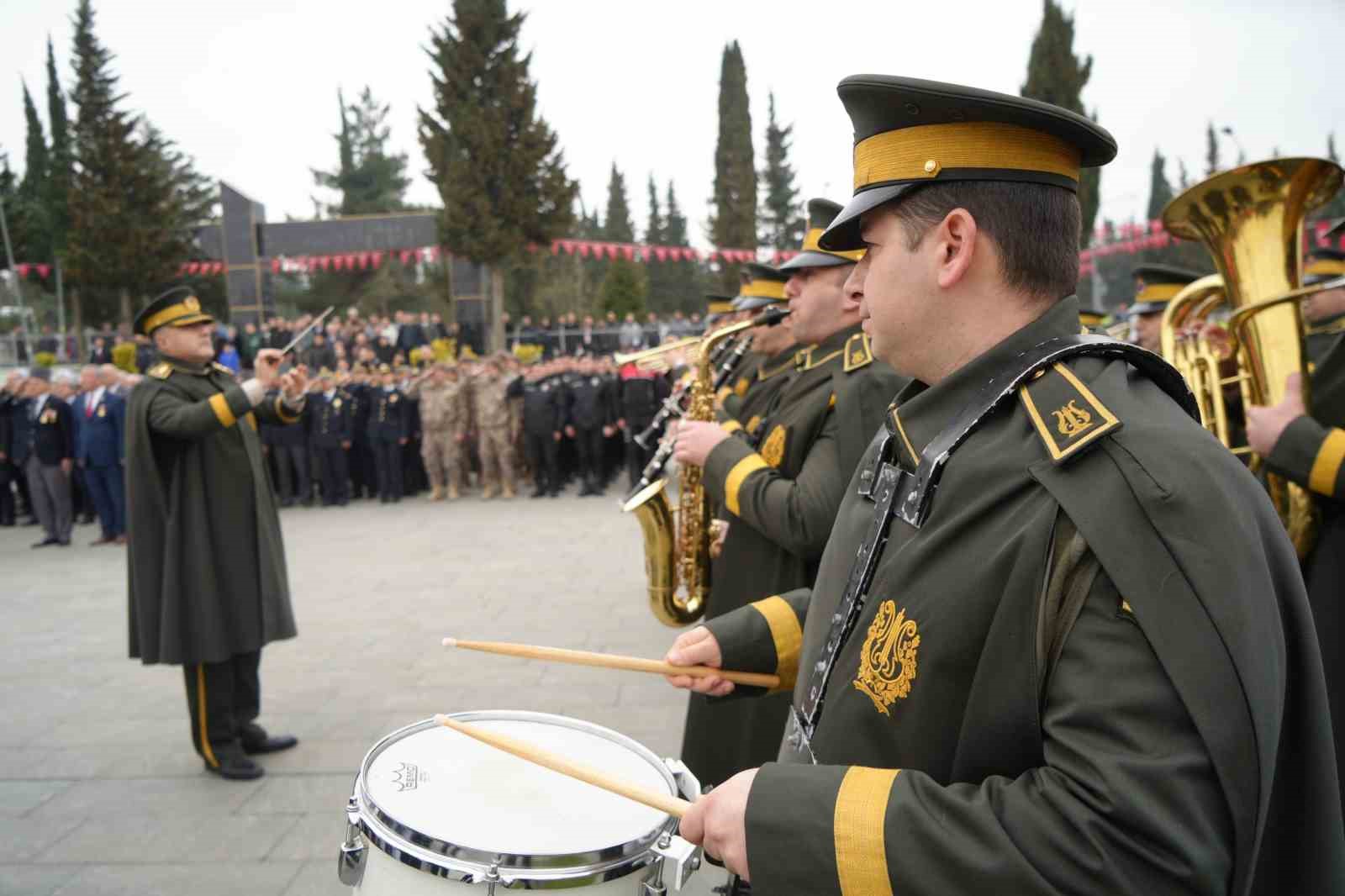 Şehitleri Anma Günü’nde anlamlı öpücük
