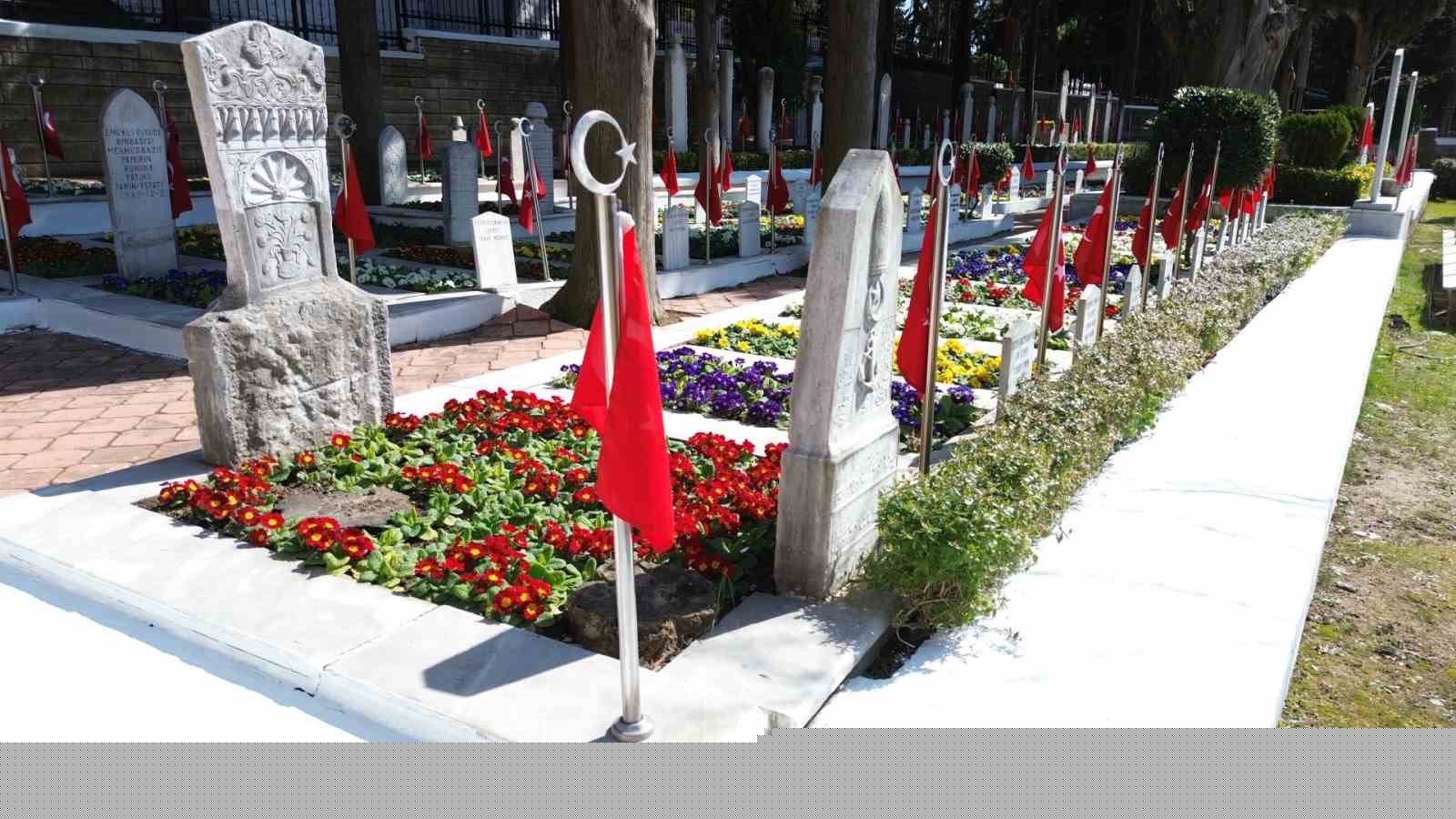 Şehitlikler 18 Mart’a hazırlanıyor
