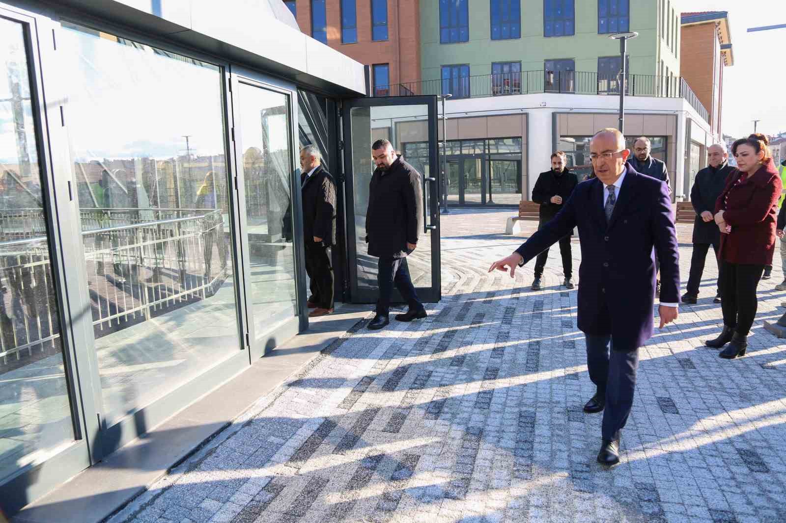 Şehrin yeni buluşma noktası; Suriçi Çarşısı hareketleniyor
