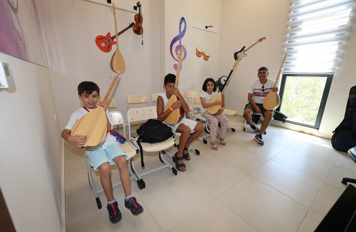 Şehzadeler Belediyesi’nde yeni dönem müzik kursları başlıyor
Şehzadeler Belediyesi’nde yeni dönem müzik kursları başlıyor