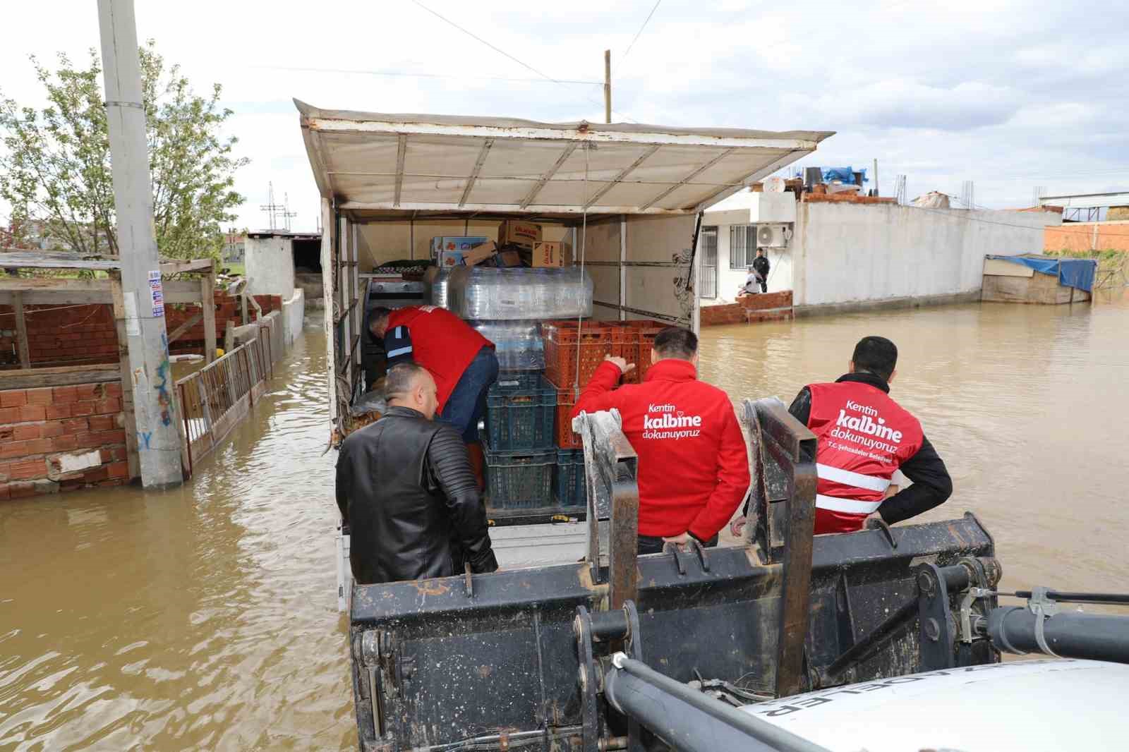 Şehzadeler Belediyesi’nden Akpınar’da mahsur kalan vatandaşlara destek
