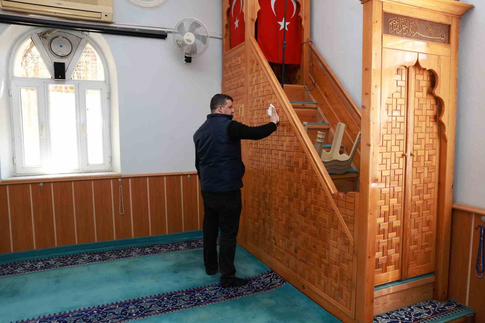 Şehzadeler Belediyesinden camilerde temizlik seferberliği
