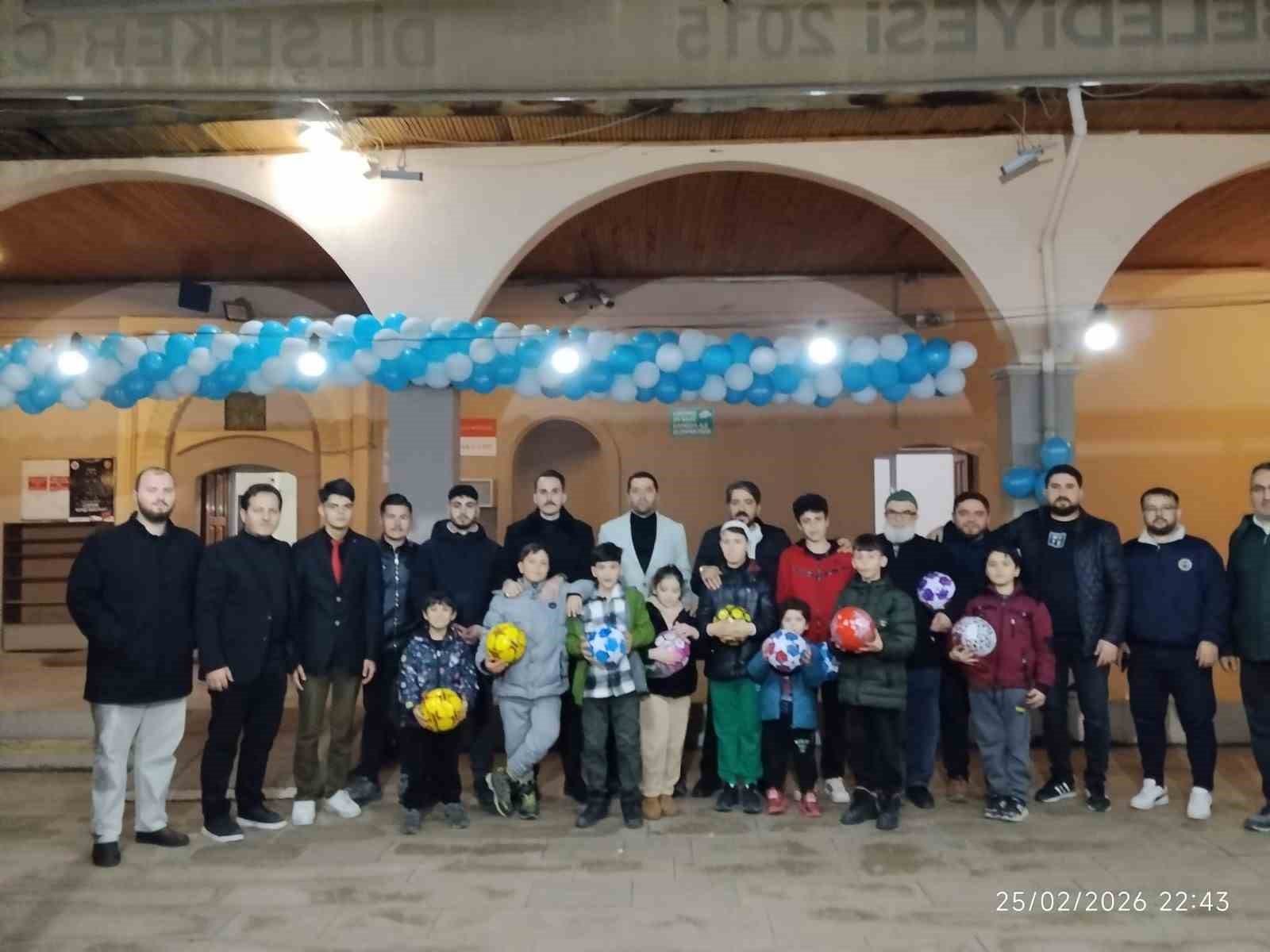 Şehzadeler’de çocuklara özel teravih gecesi
