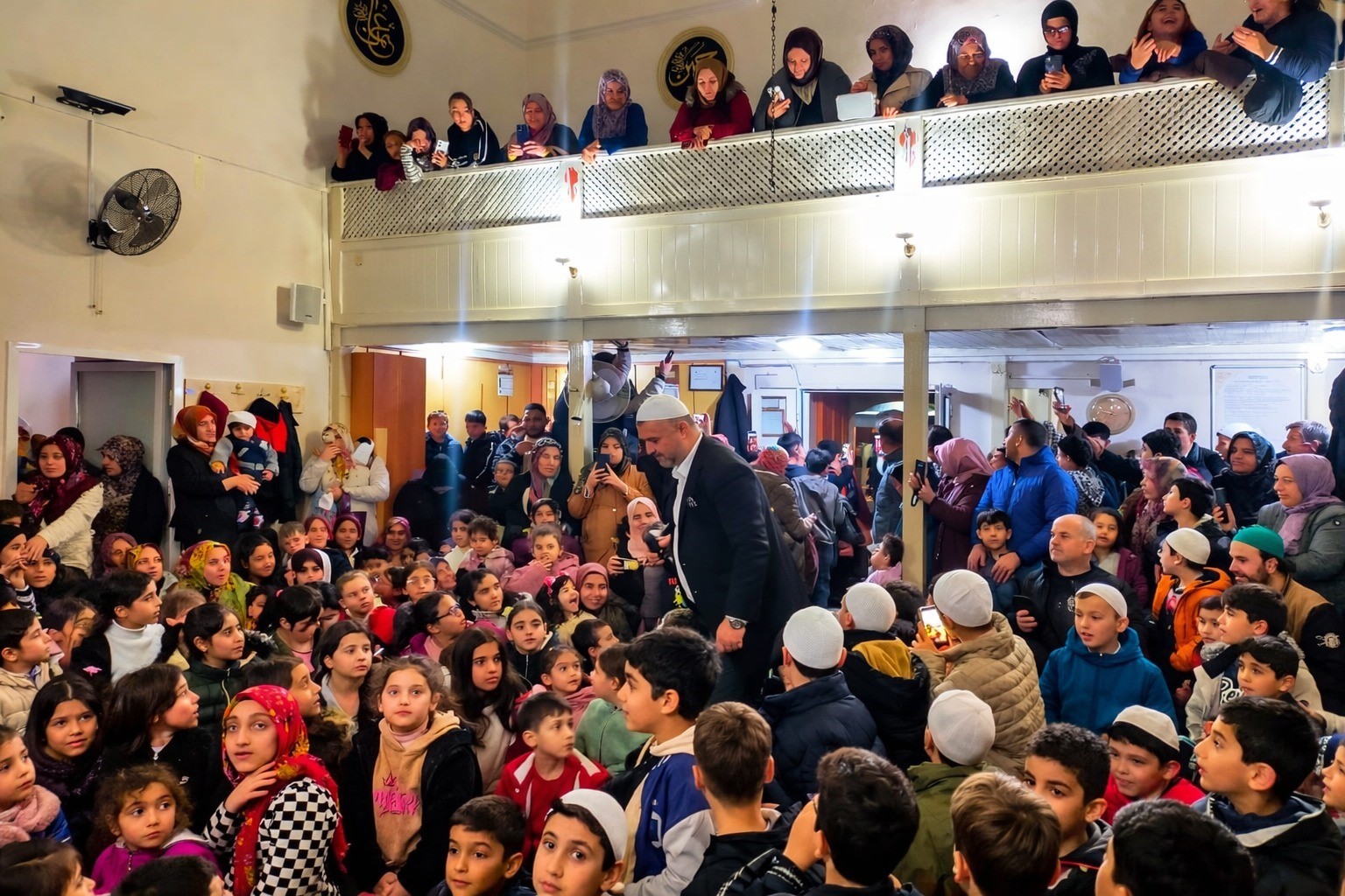 Şehzadeler’de çocuklara özel teravih gecesi
