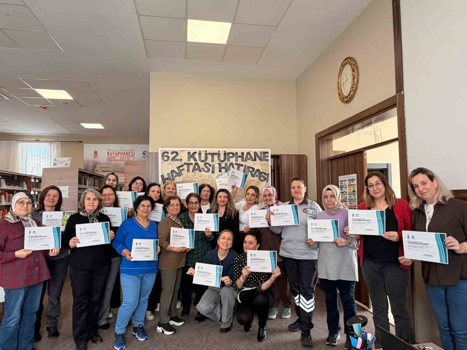 Şehzadeler’de "Kitap, kahve ve Kurabiye" buluşmasıyla başladı
Şehzadeler’de "Kitap, kahve ve Kurabiye" buluşmasıyla başladı